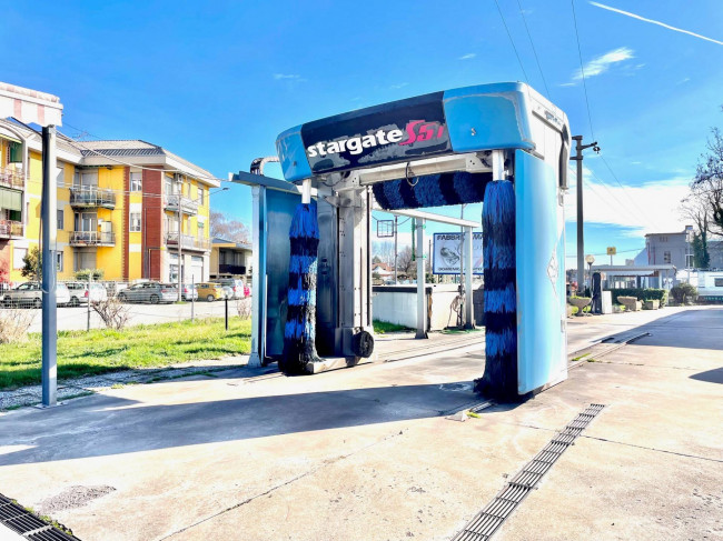 Attività commerciale in vendita a Caronno Pertusella