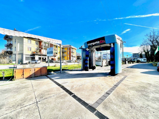 Attività commerciale in vendita a Caronno Pertusella