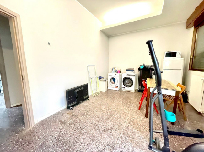 Locale commerciale in vendita a Saronno