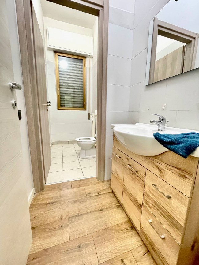 Locale commerciale in vendita a Saronno