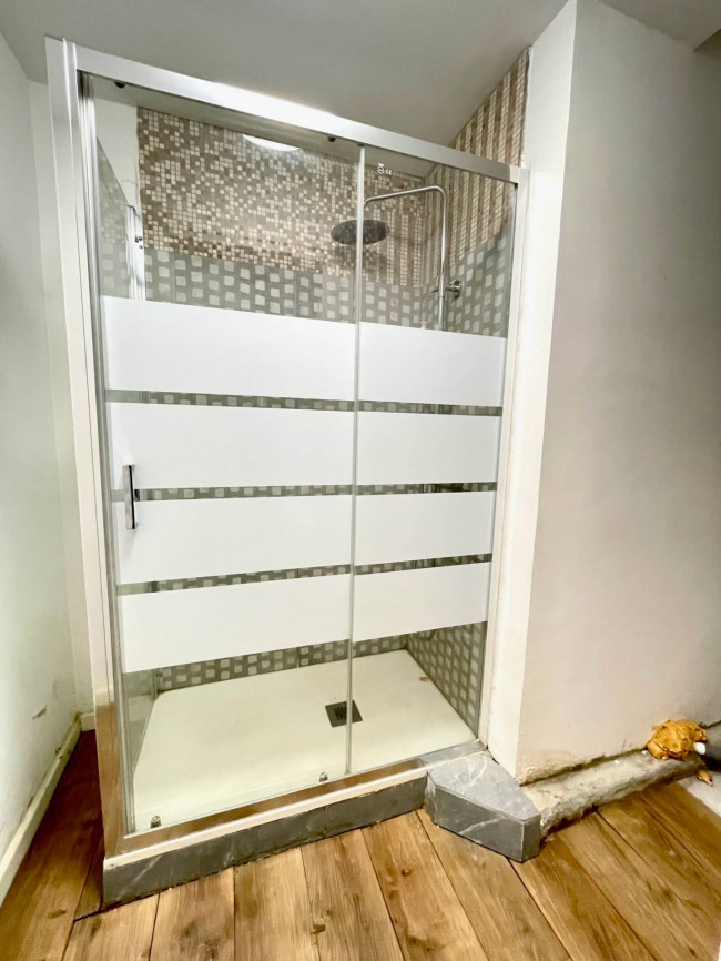 Locale commerciale in vendita a Saronno