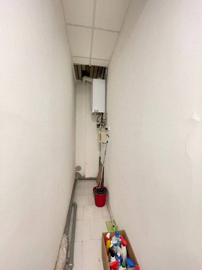 Locale commerciale in vendita a Saronno