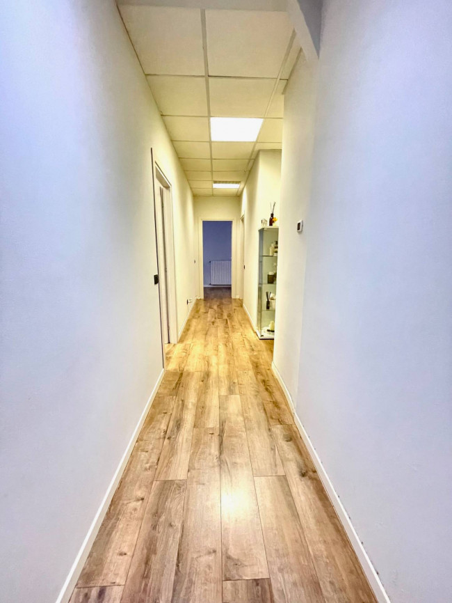 Locale commerciale in vendita a Saronno