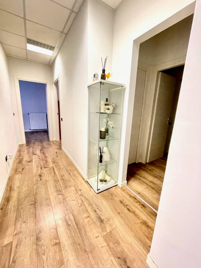 Locale commerciale in vendita a Saronno