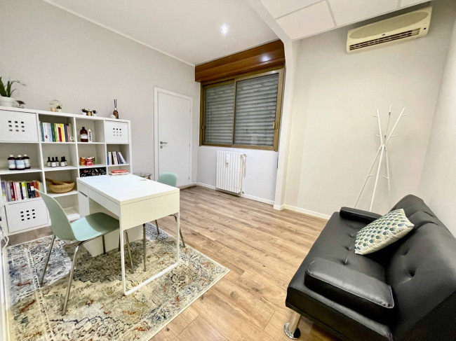 Locale commerciale in vendita a Saronno