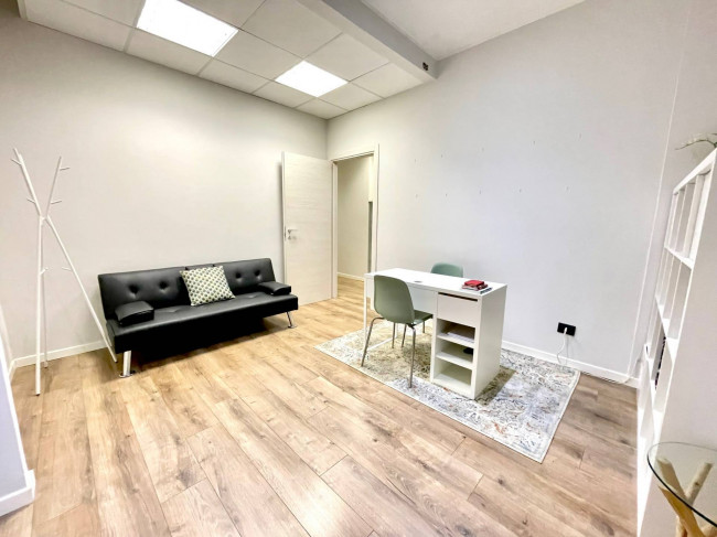 Locale commerciale in vendita a Saronno