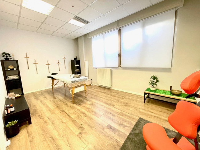 Locale commerciale in vendita a Saronno