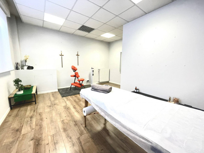 Locale commerciale in vendita a Saronno