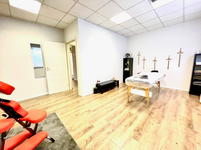 Locale commerciale in vendita a Saronno