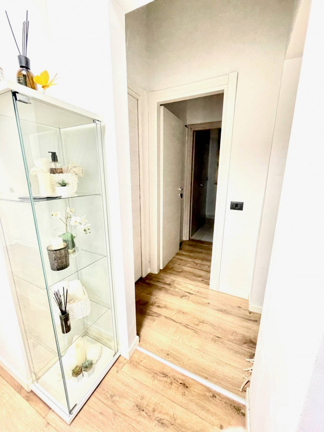 Locale commerciale in vendita a Saronno