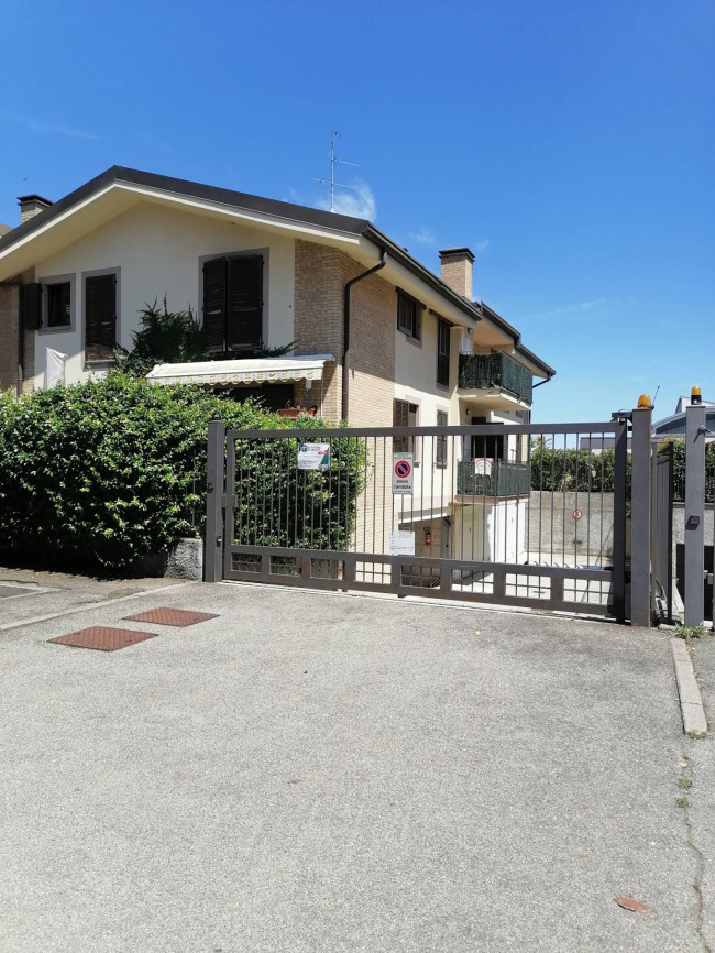 Appartamento in vendita a Caronno Pertusella