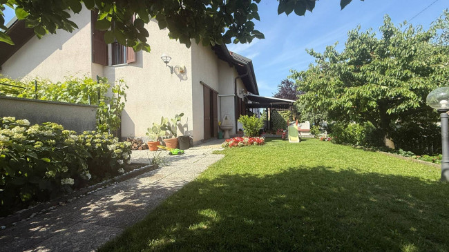 Villa in vendita a Limbiate
