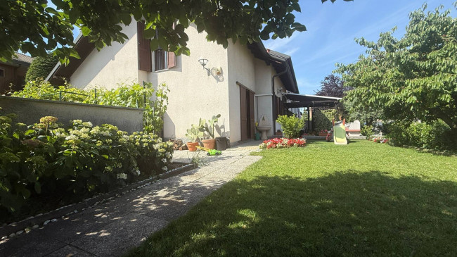 Villa in vendita a Limbiate
