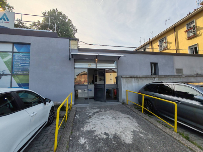 Attività commerciale in vendita a Limbiate