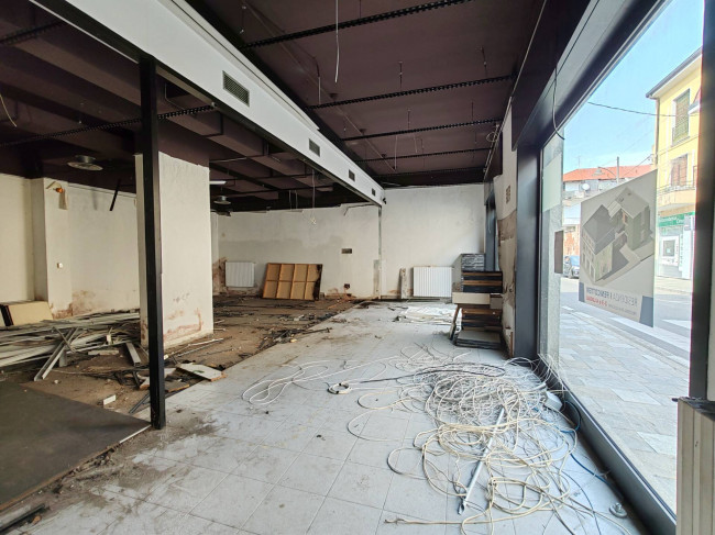Locale commerciale in vendita a Cesate