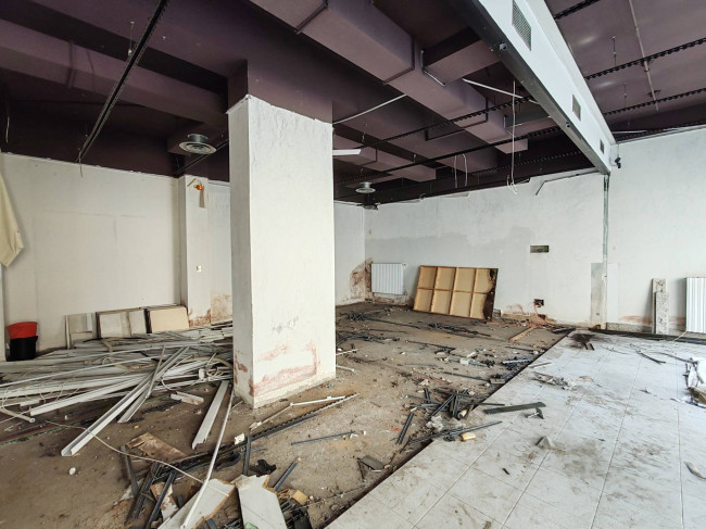 Locale commerciale in vendita a Cesate