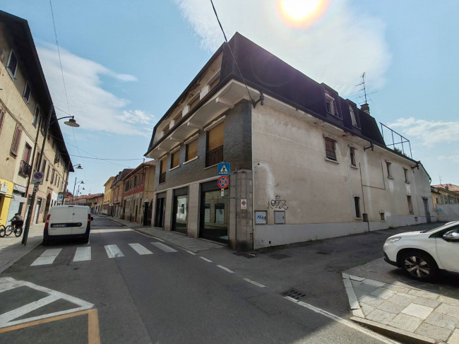 Locale commerciale in vendita a Cesate