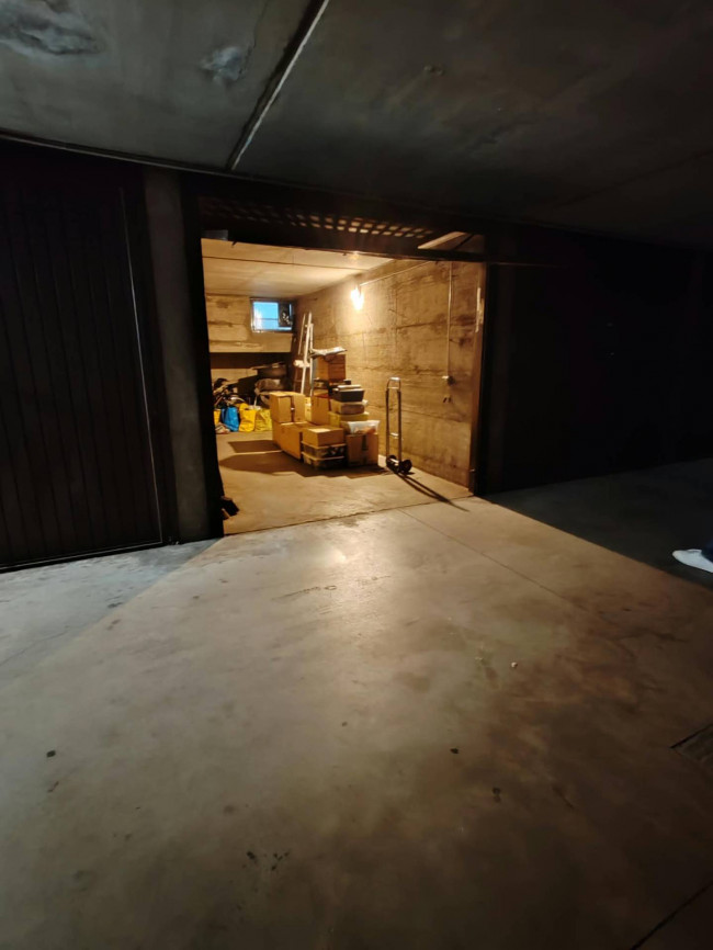 Posto auto coperto in vendita a Solaro