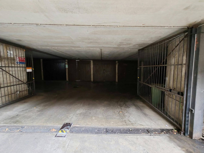 Posto auto coperto in vendita a Solaro