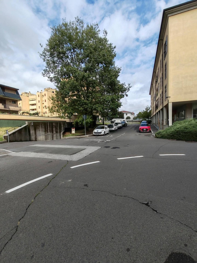 Posto auto coperto in vendita a Solaro