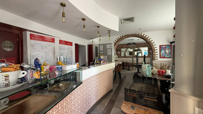 Attività commerciale in vendita a Saronno