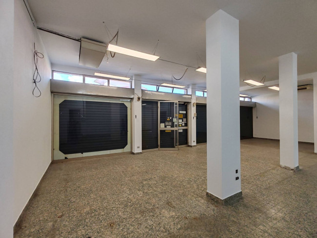 Locale commerciale in affitto a Solaro