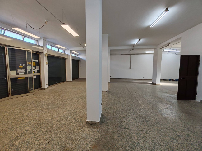 Locale commerciale in affitto a Solaro
