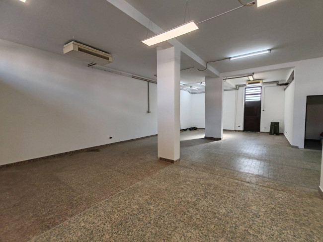 Locale commerciale in affitto a Solaro