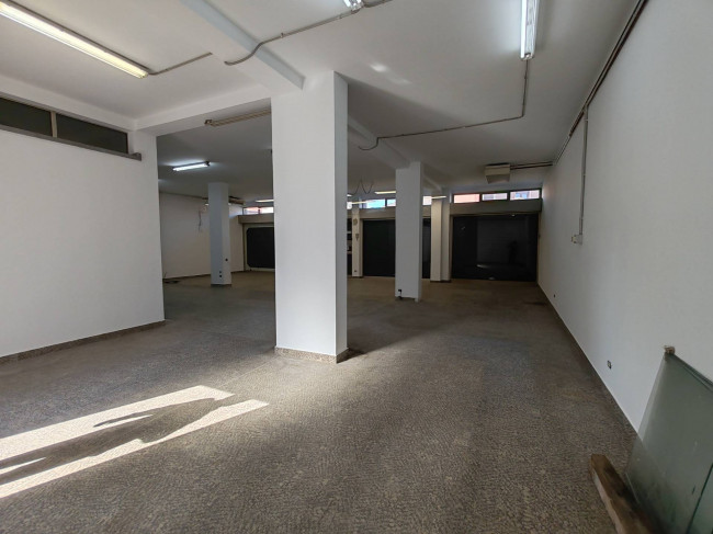 Locale commerciale in affitto a Solaro