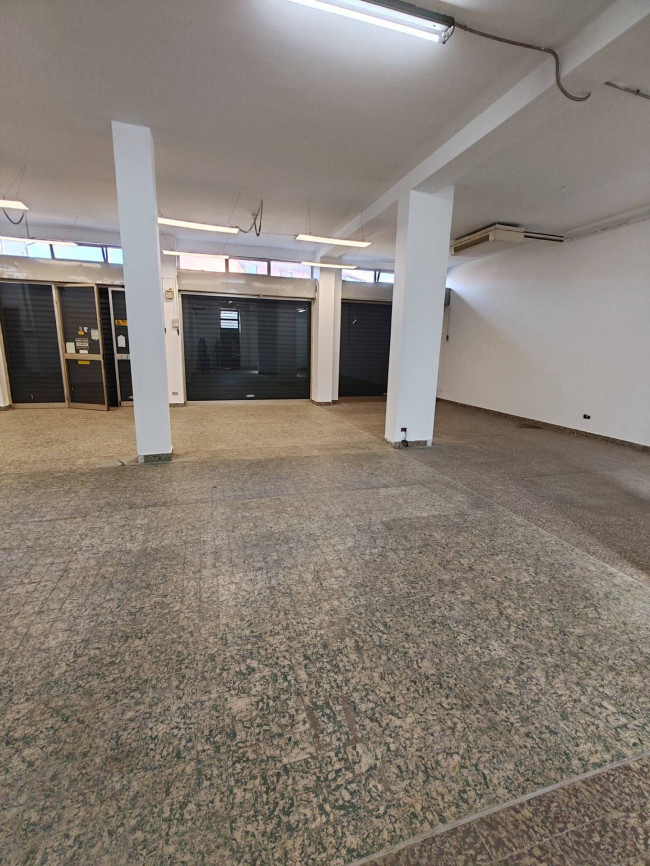Locale commerciale in affitto a Solaro