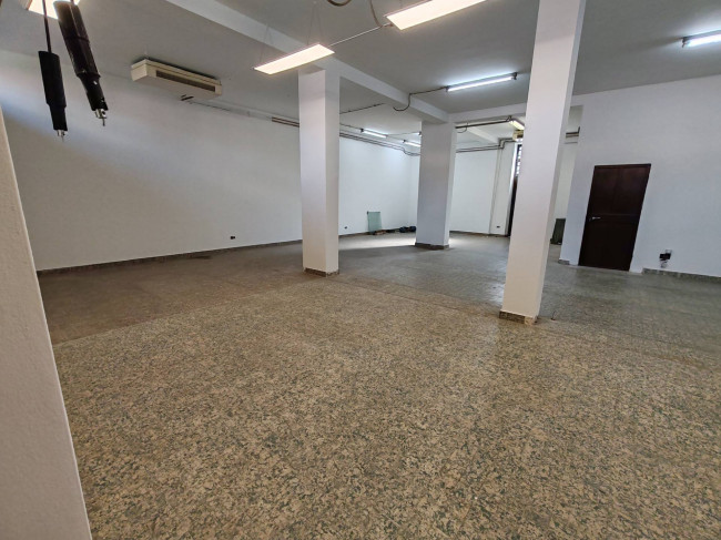 Locale commerciale in affitto a Solaro