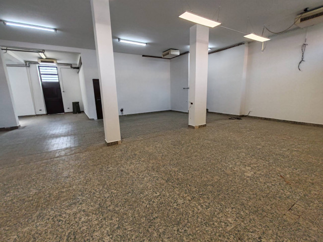 Locale commerciale in affitto a Solaro