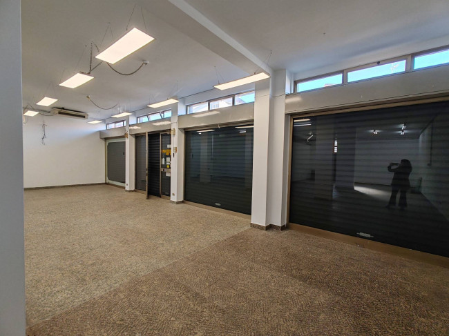 Locale commerciale in affitto a Solaro