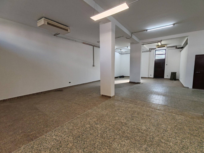 Locale commerciale in affitto a Solaro