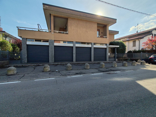 Locale commerciale in affitto a Solaro