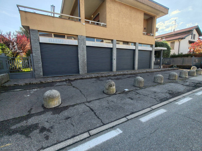 Locale commerciale in affitto a Solaro