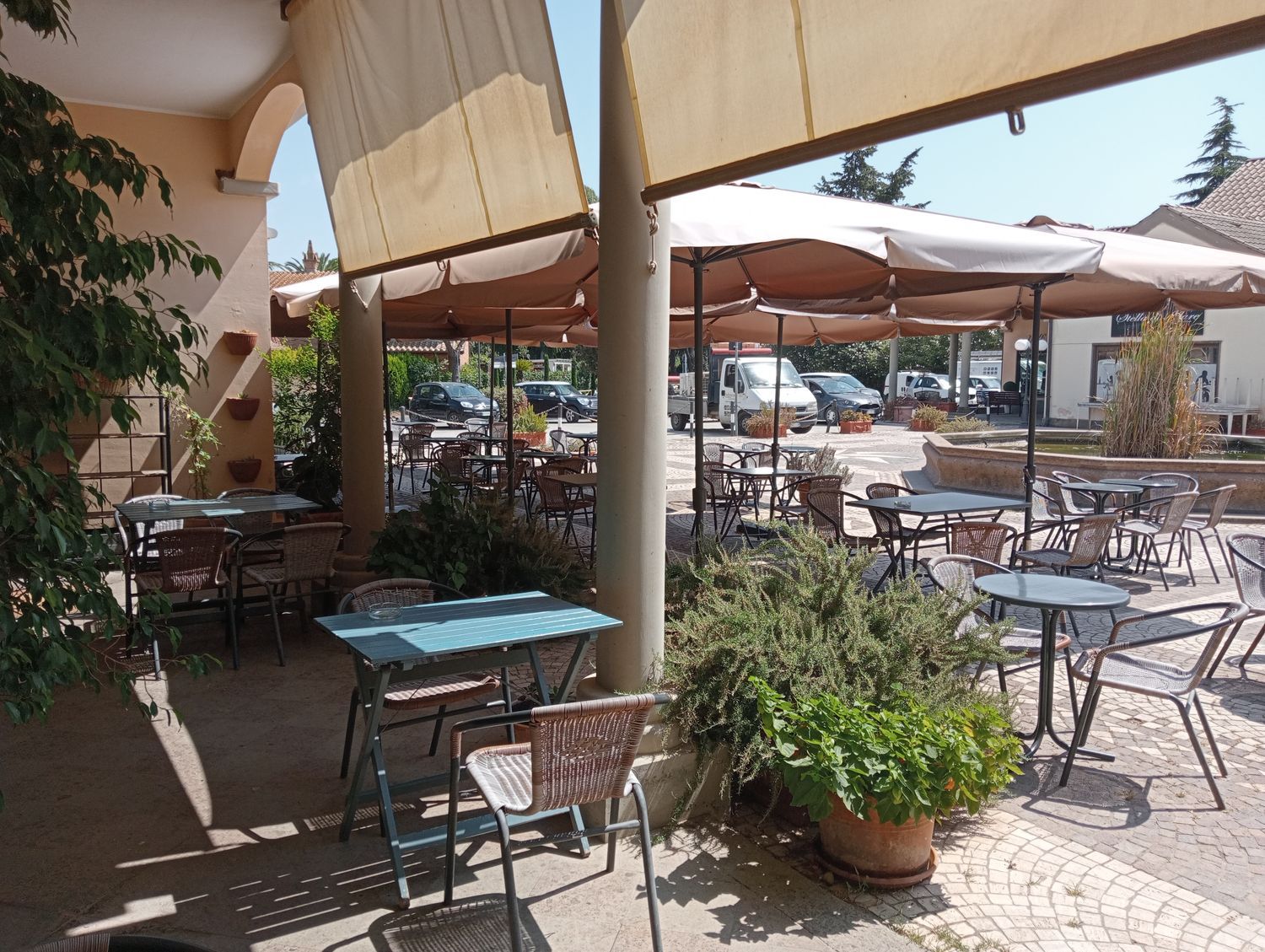 Locale commerciale in vendita a Tarquinia