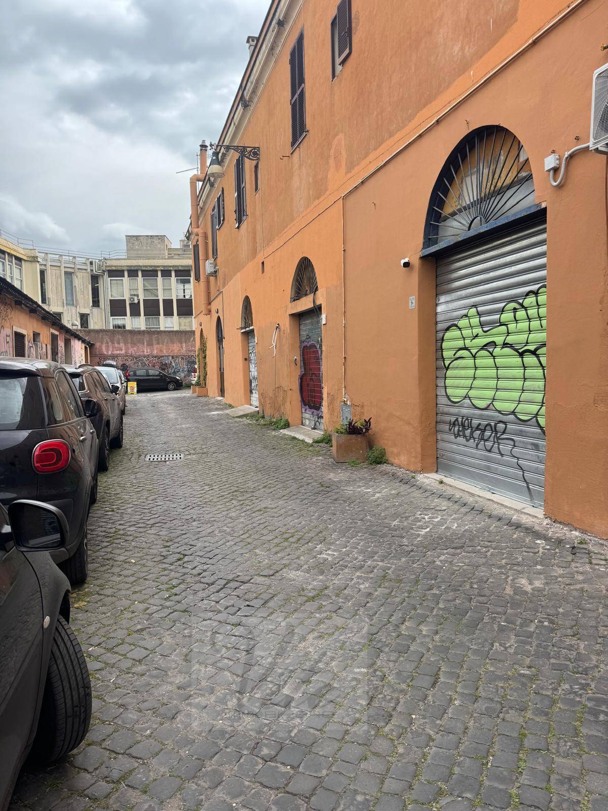 Locale commerciale in vendita a Roma