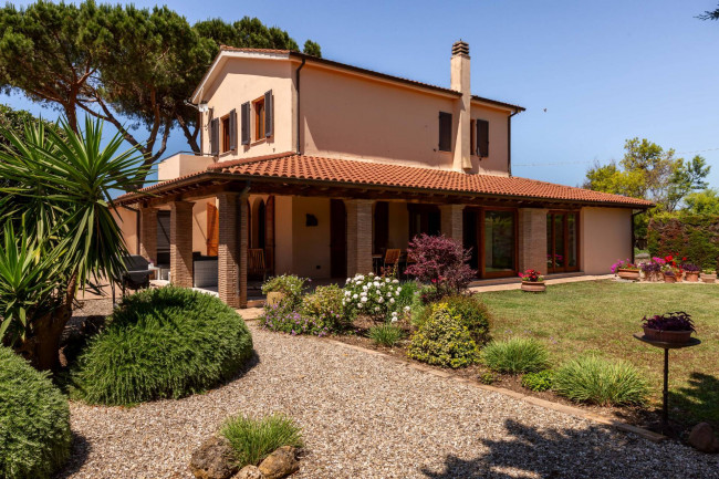 Villa in vendita a Tarquinia