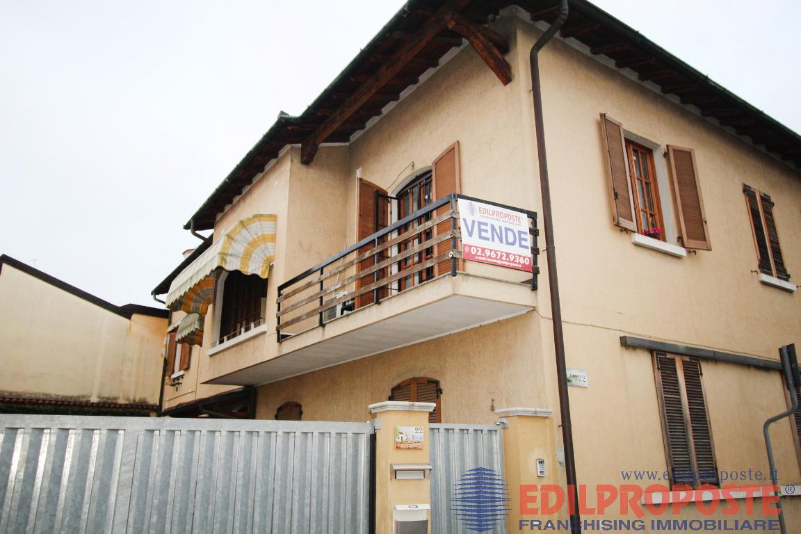 Appartamento in vendita a Lazzate