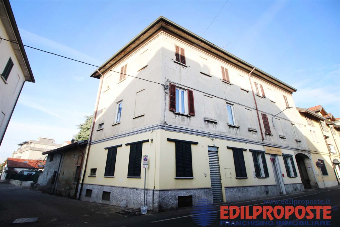 Locale commerciale in vendita a Cogliate