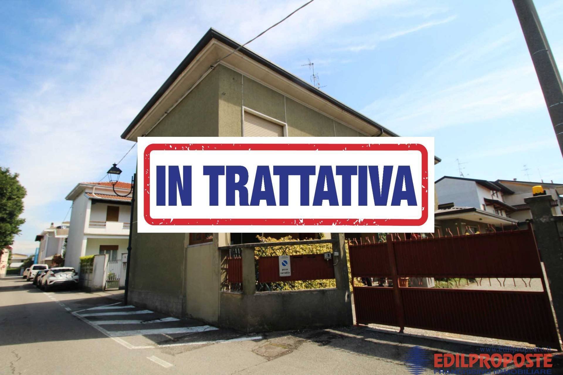 Villa in vendita a Lazzate