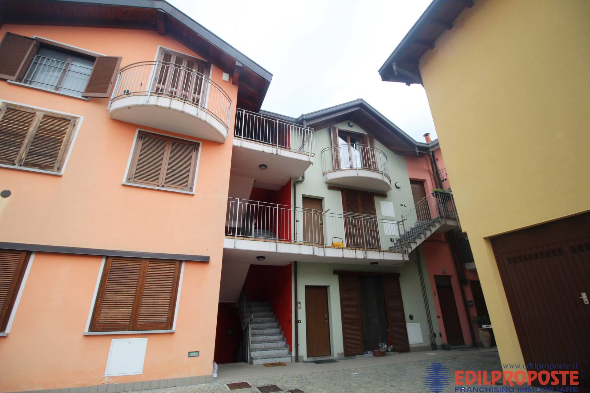 Appartamento in vendita a Lazzate