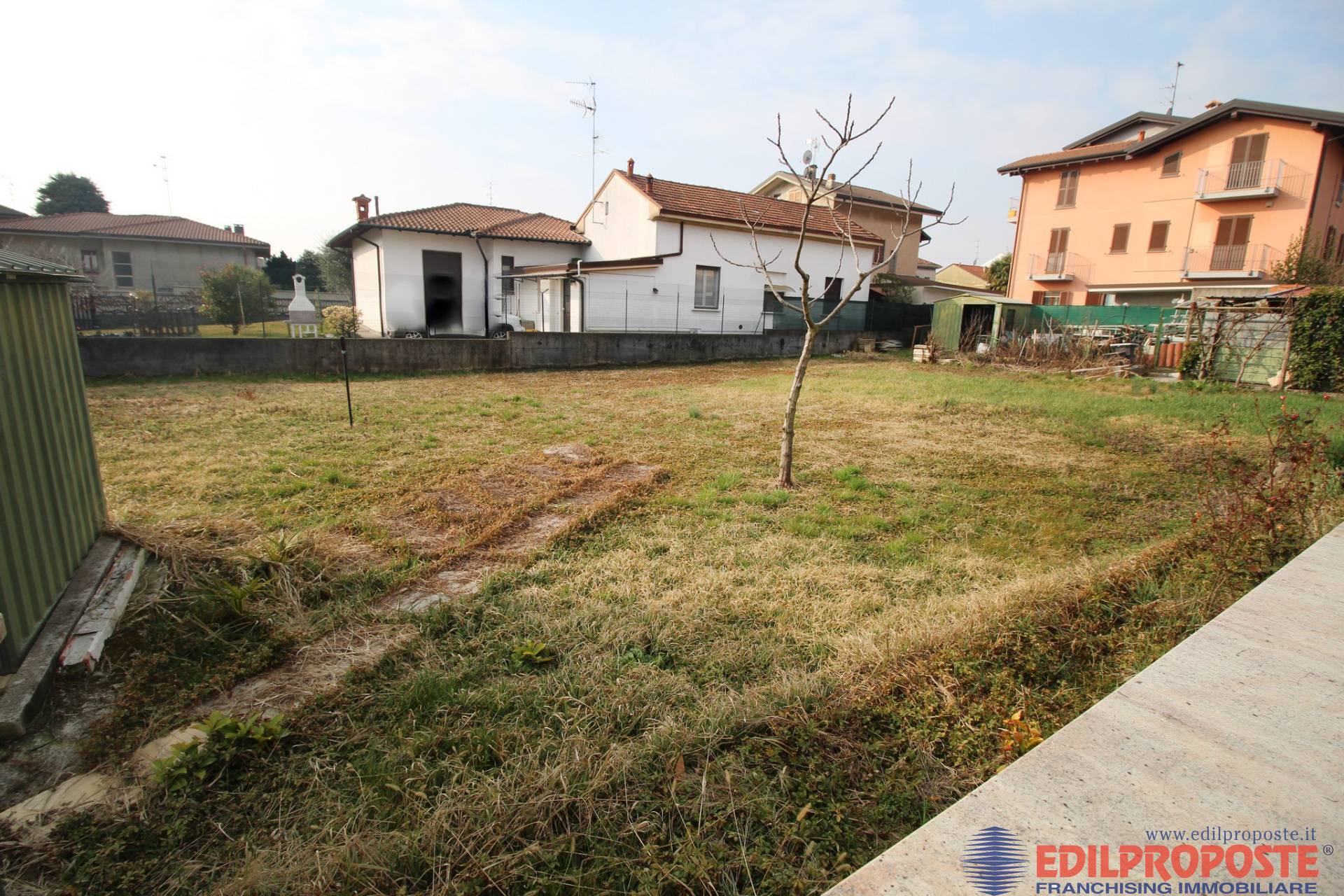 Terreno edificabile in vendita a Lazzate
