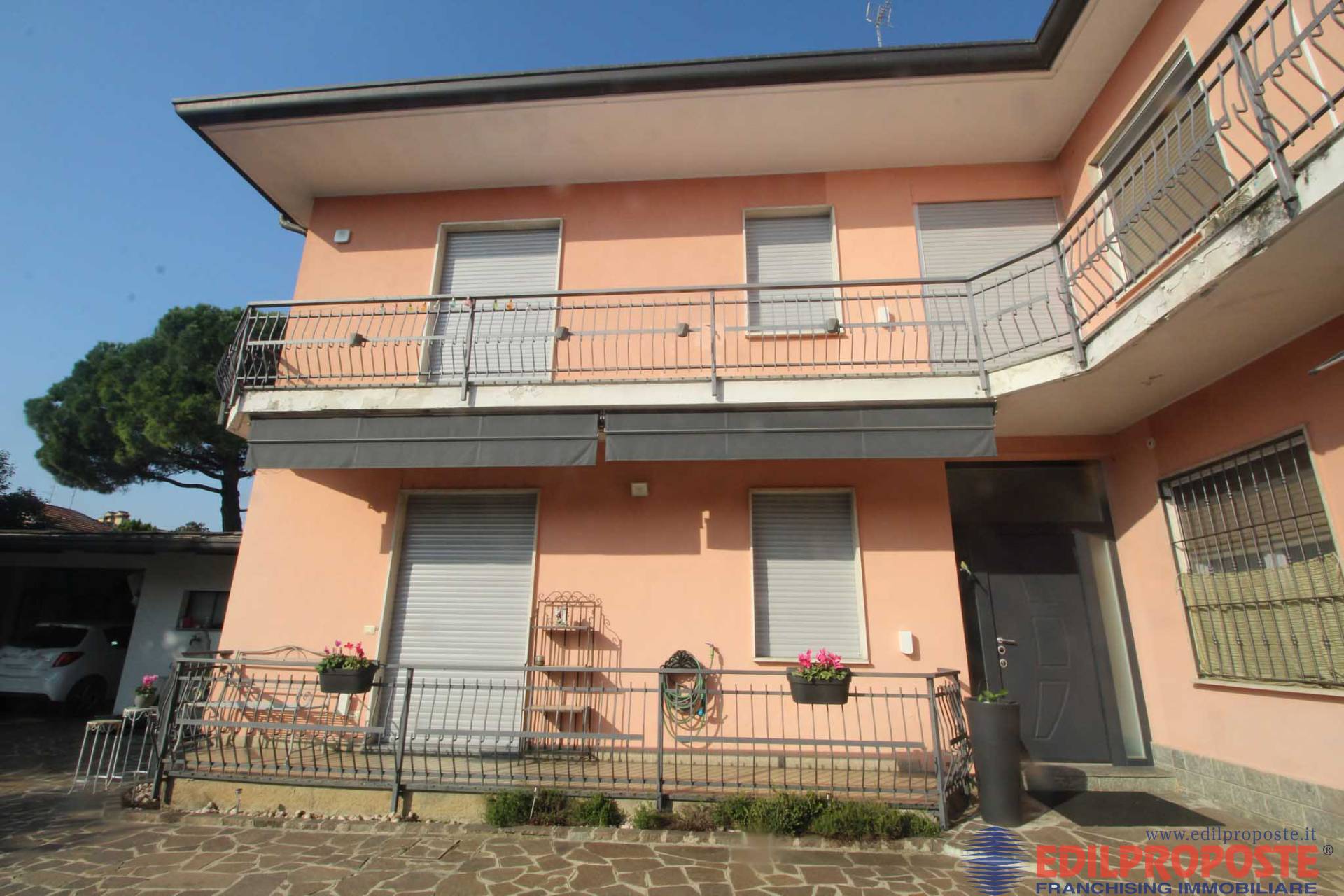 Appartamento in vendita a Lazzate