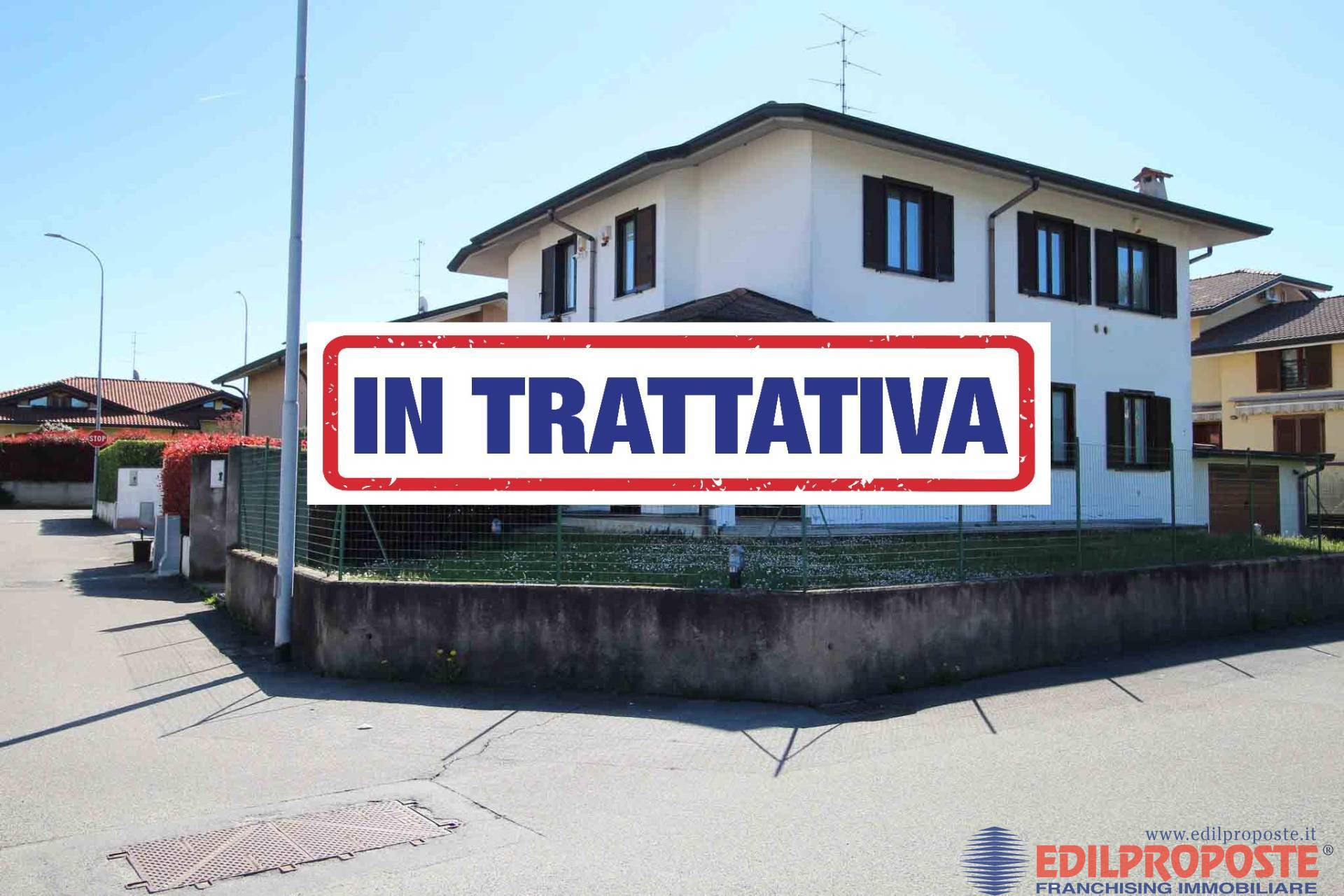 Villa in vendita a Lazzate