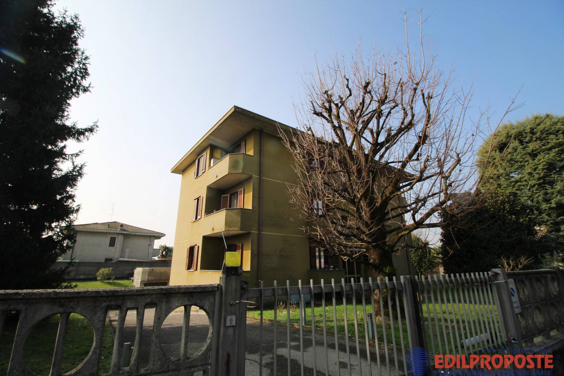 Appartamento in vendita a Lazzate