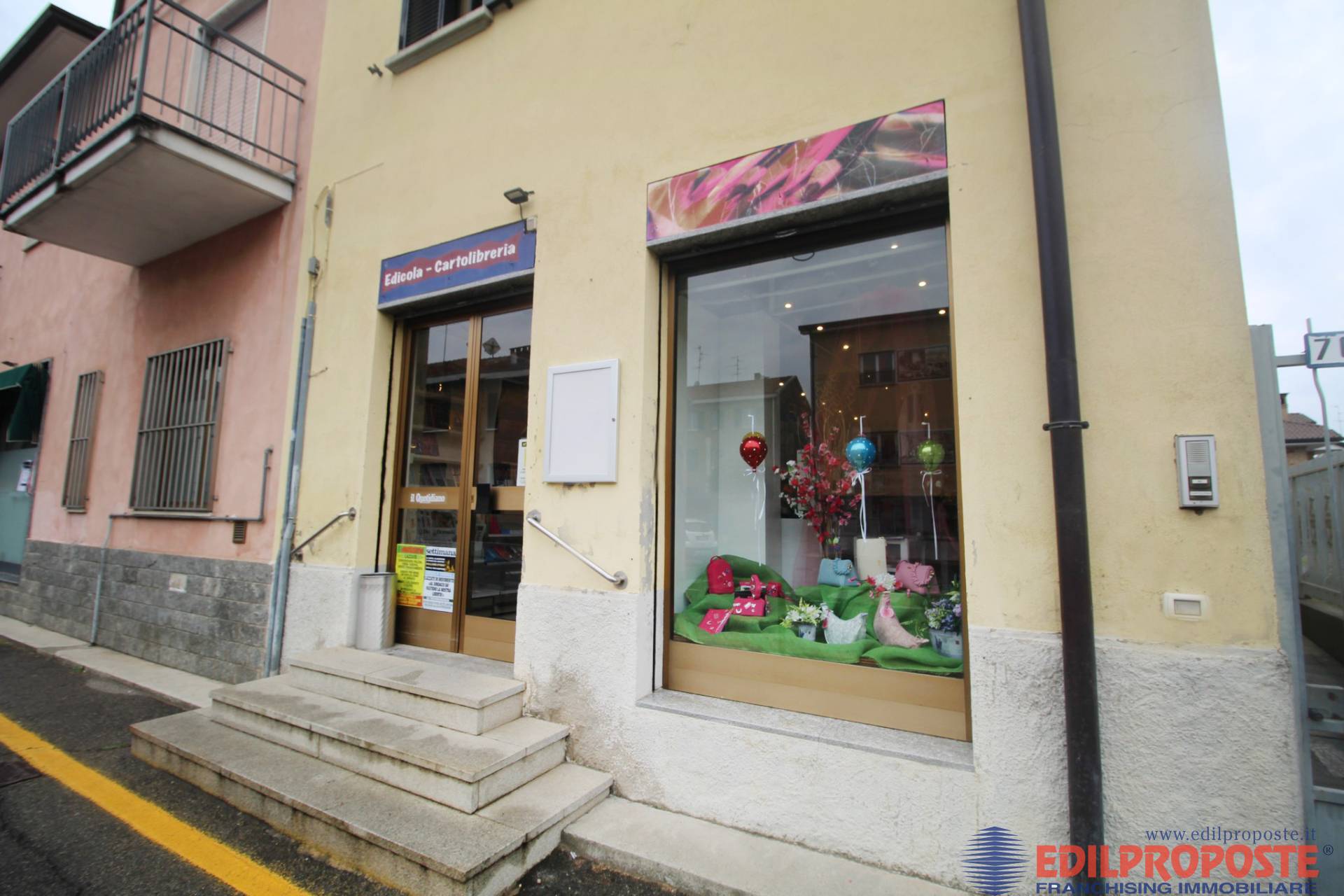 Locale commerciale in vendita a Lazzate