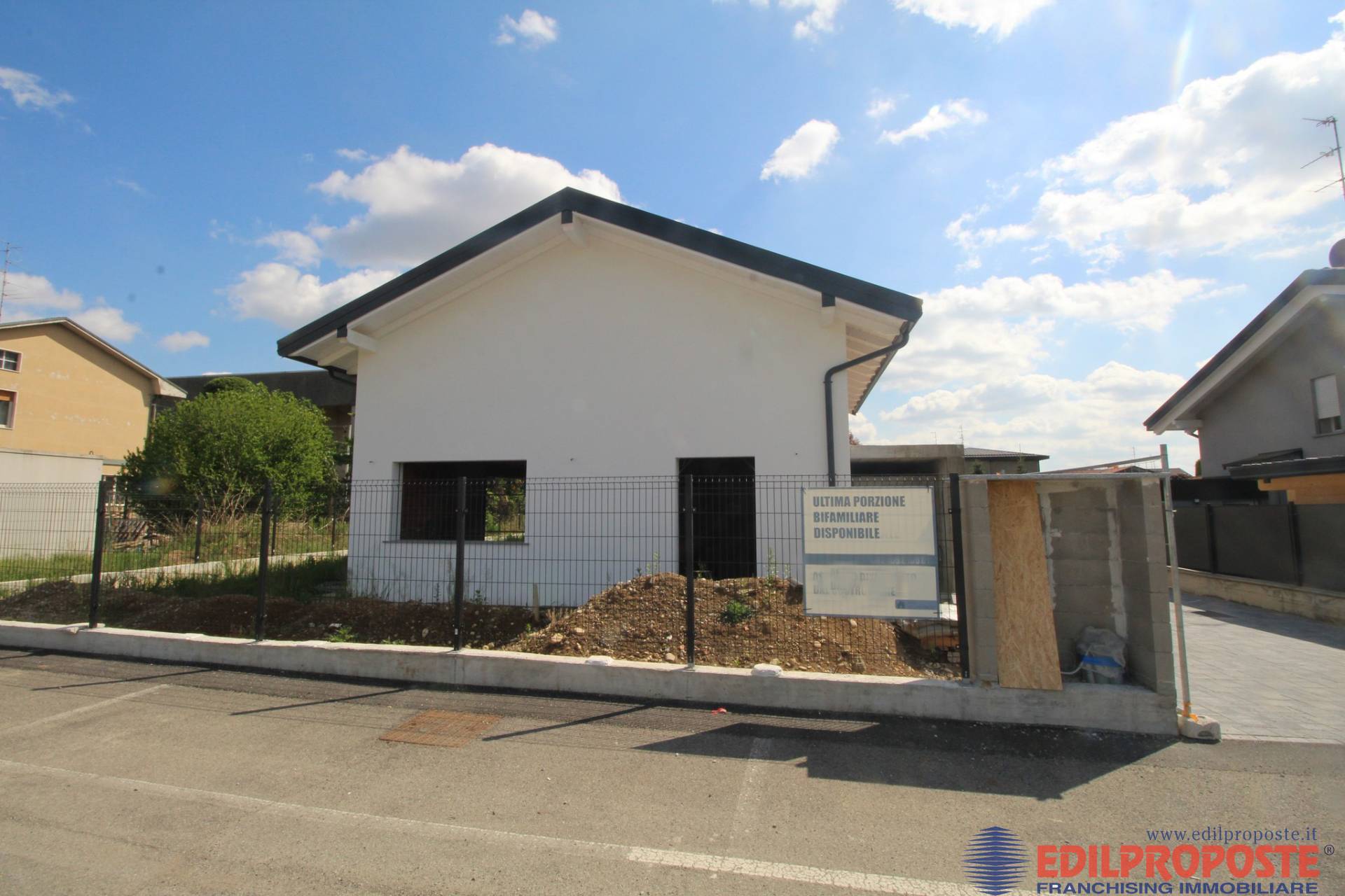 Villa in vendita a Lazzate