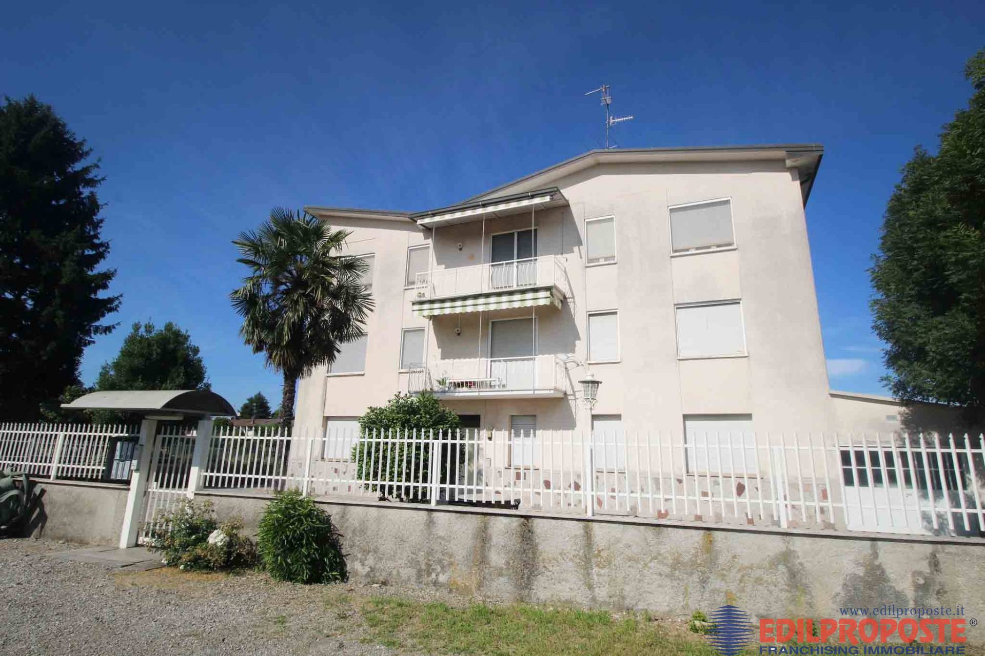 Appartamento in vendita a Lazzate